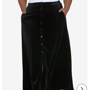 Hot Topic Black Velvet Button-Front Maxi Skirt